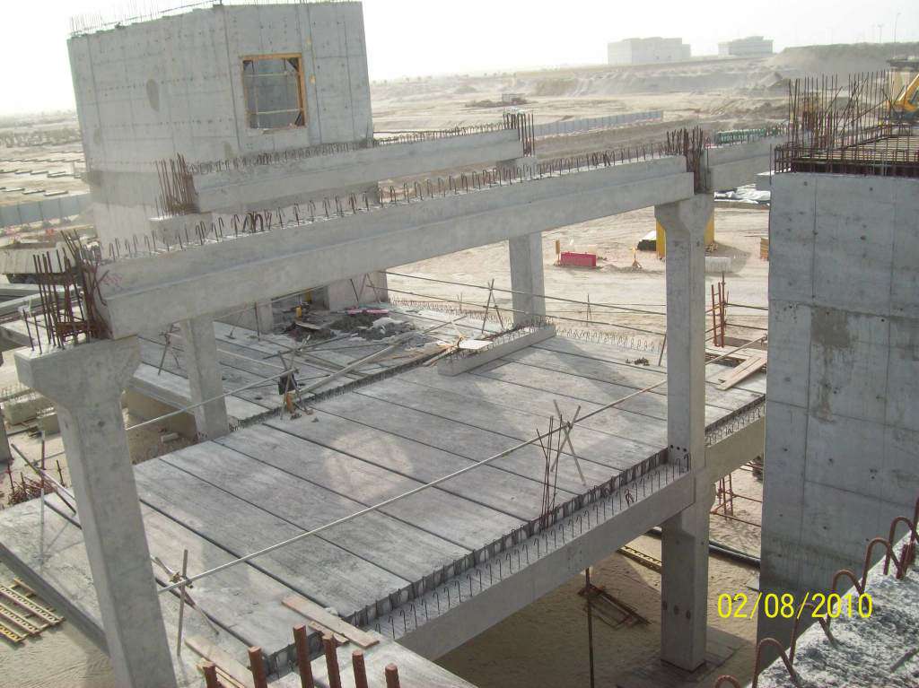 howllowcore-gallery-6 Hollowcore precast concrete slabs installed in a building structure in the UAE for durable flooring and load-bearing support.