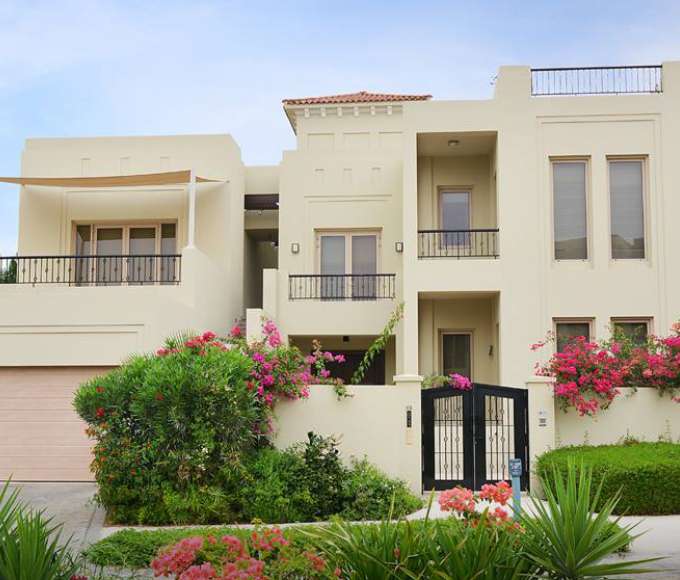 projects-banner-mobile Modern villa exterior with precast wall panels and decorative design